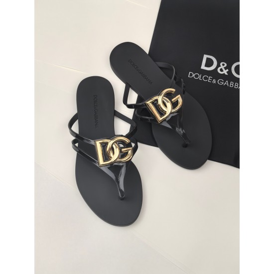 DG slippers