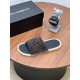 DG slippers