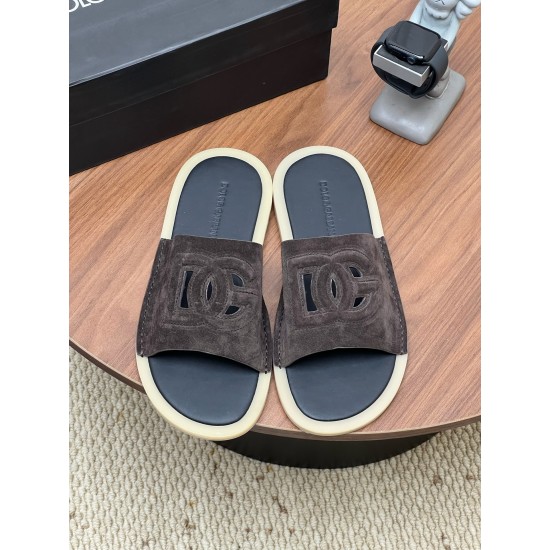 DG slippers