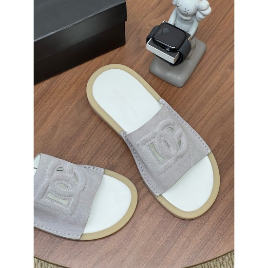 DG slippers