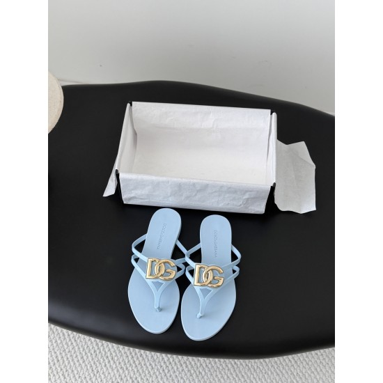 DG slippers