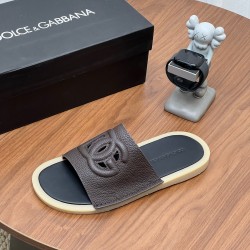 DG slippers