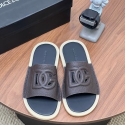 DG slippers