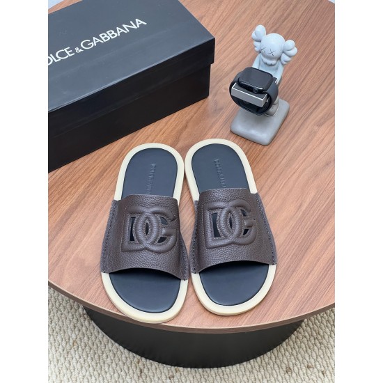 DG slippers