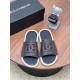DG slippers