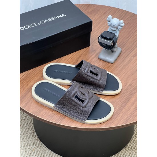 DG slippers