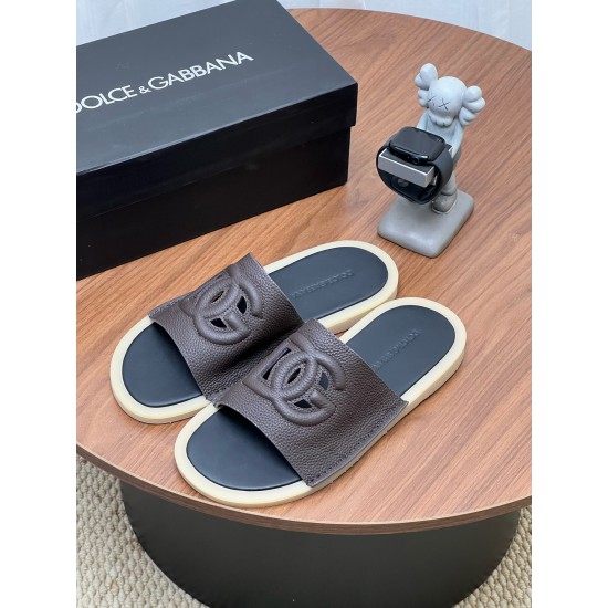 DG slippers