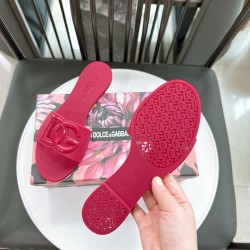 DG slippers