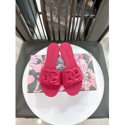 DG slippers