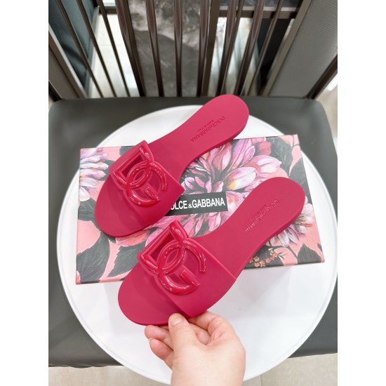 DG slippers