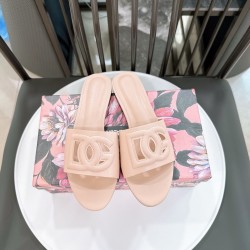 DG slippers
