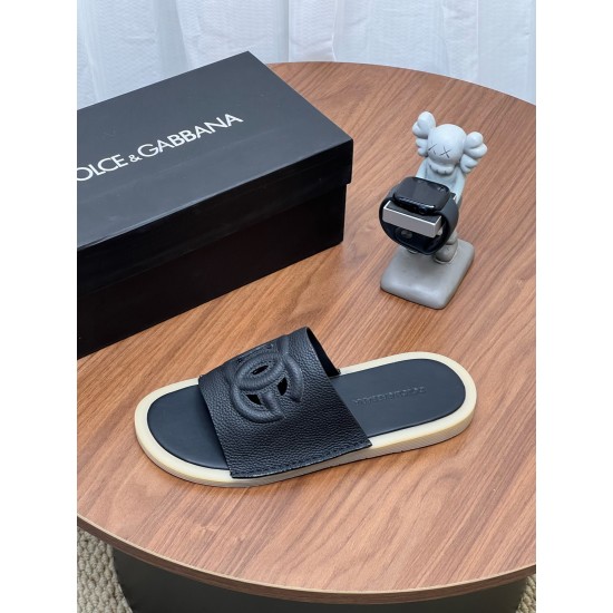 DG slippers