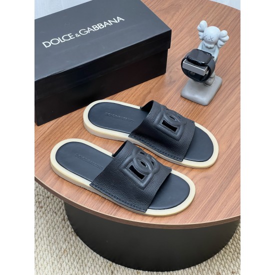 DG slippers