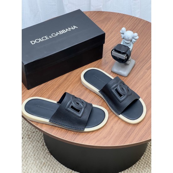 DG slippers
