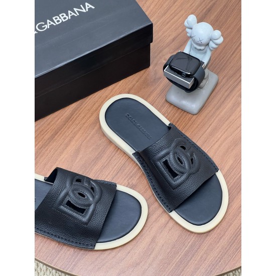 DG slippers