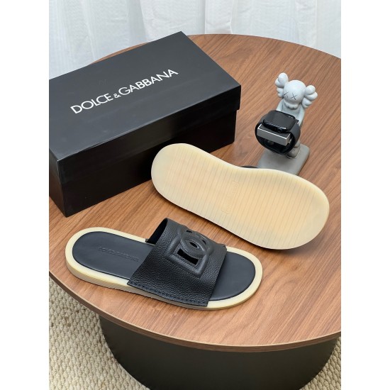 DG slippers