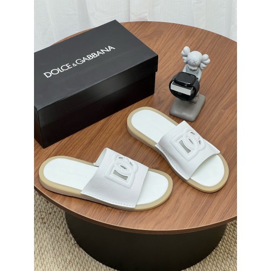 DG slippers