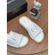 DG slippers