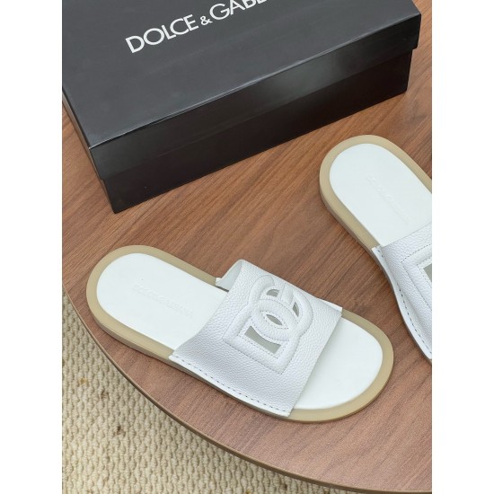 DG slippers