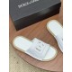 DG slippers