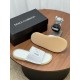 DG slippers