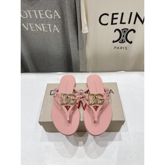 DG slippers