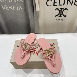 DG slippers