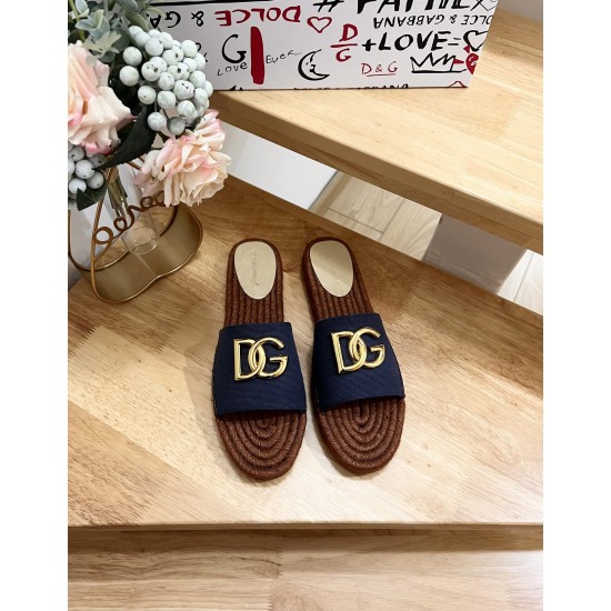 DG slippers