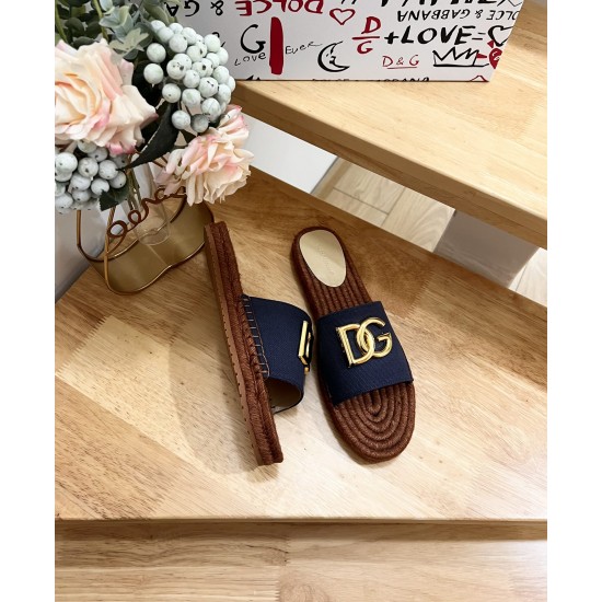 DG slippers