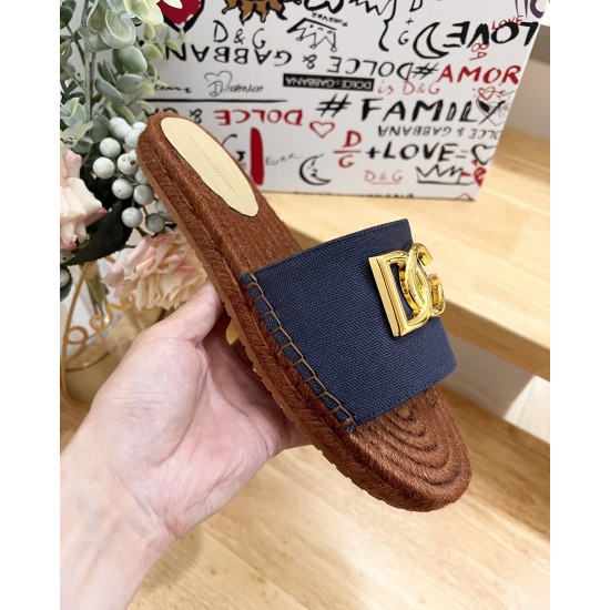 DG slippers