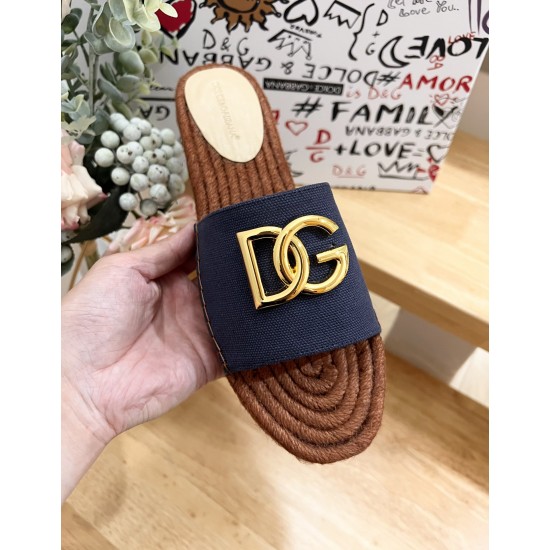 DG slippers