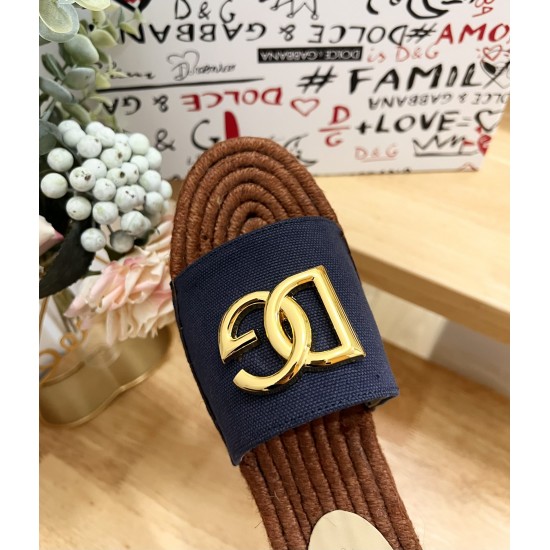 DG slippers