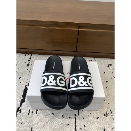 DG slippers