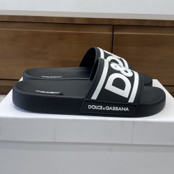 DG slippers