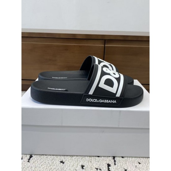DG slippers