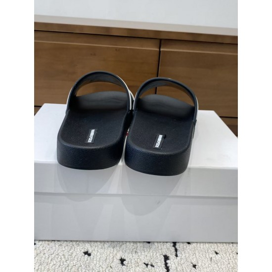 DG slippers