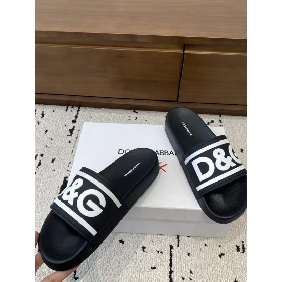 DG slippers