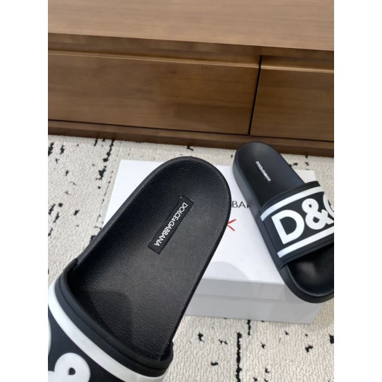 DG slippers
