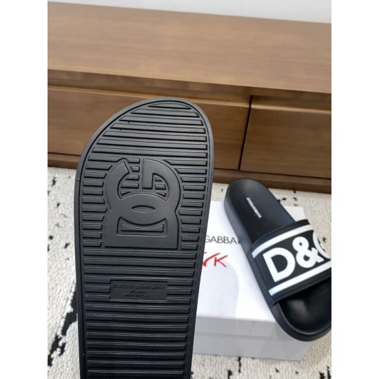 DG slippers