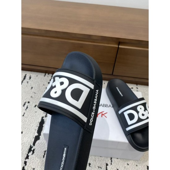 DG slippers