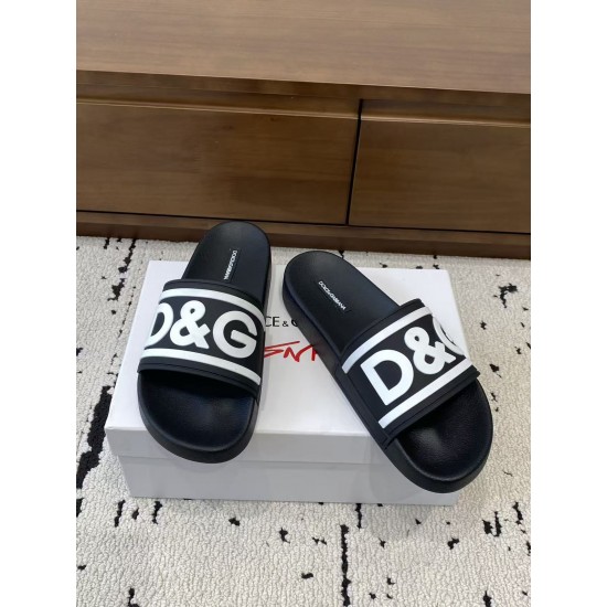DG slippers