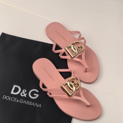 DG slippers