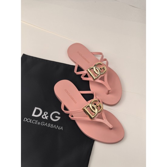 DG slippers