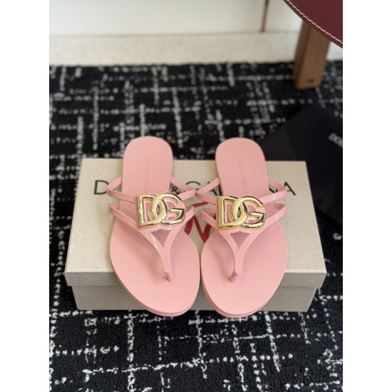 DG slippers