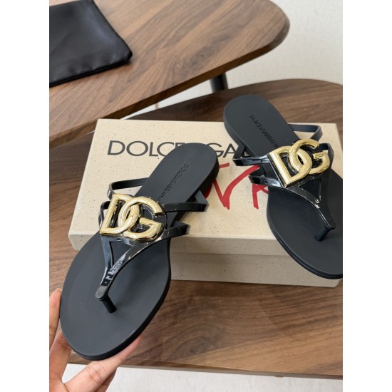 DG slippers