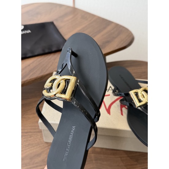 DG slippers