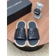DG slippers