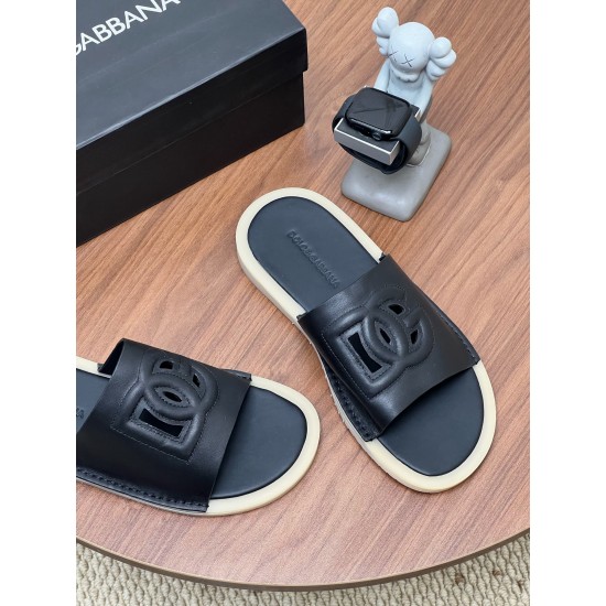 DG slippers