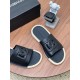 DG slippers