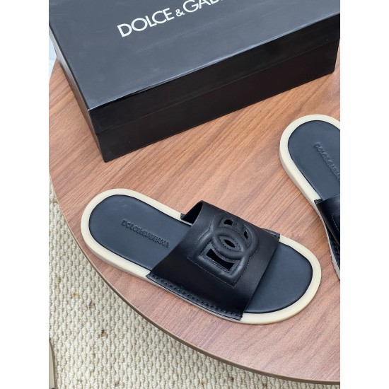 DG slippers